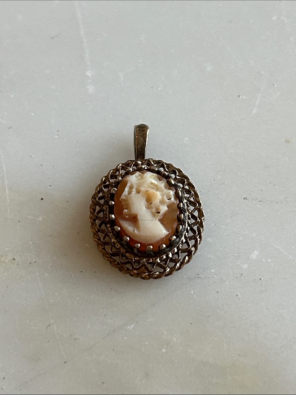 Vintage Cameo Pendant Brown & Cream